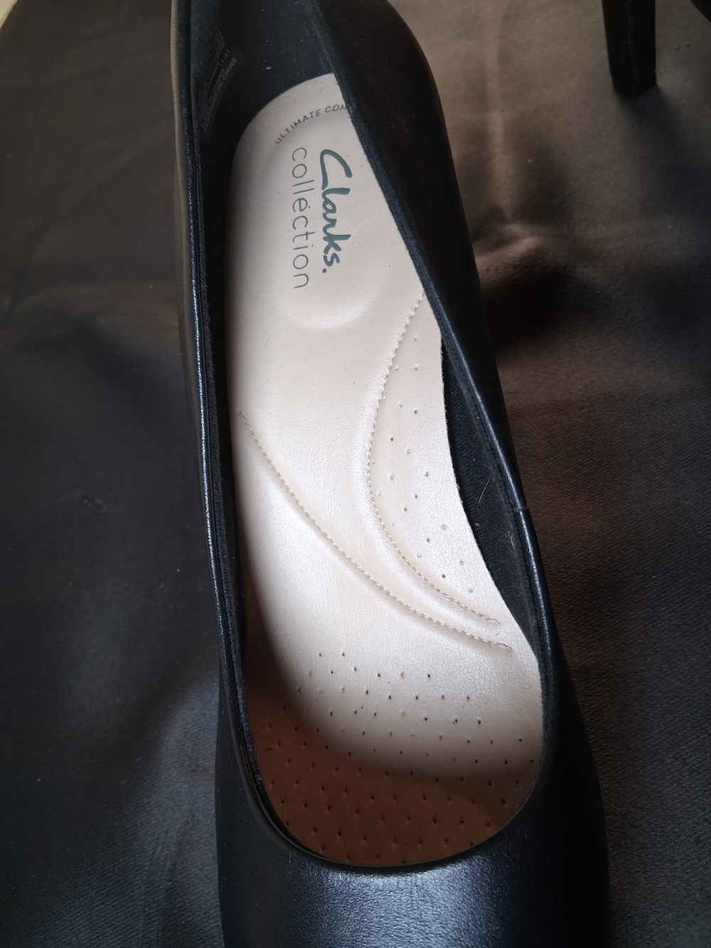 Clarks Black Leather Women's Rounded-Toe Pumps - Picture 4 of 13